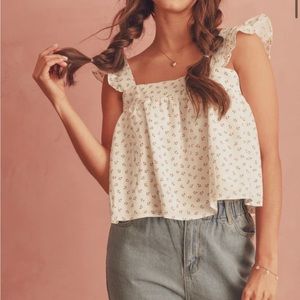 Running Through The Daisy Fields Top 🌷 size: Medium 🌷